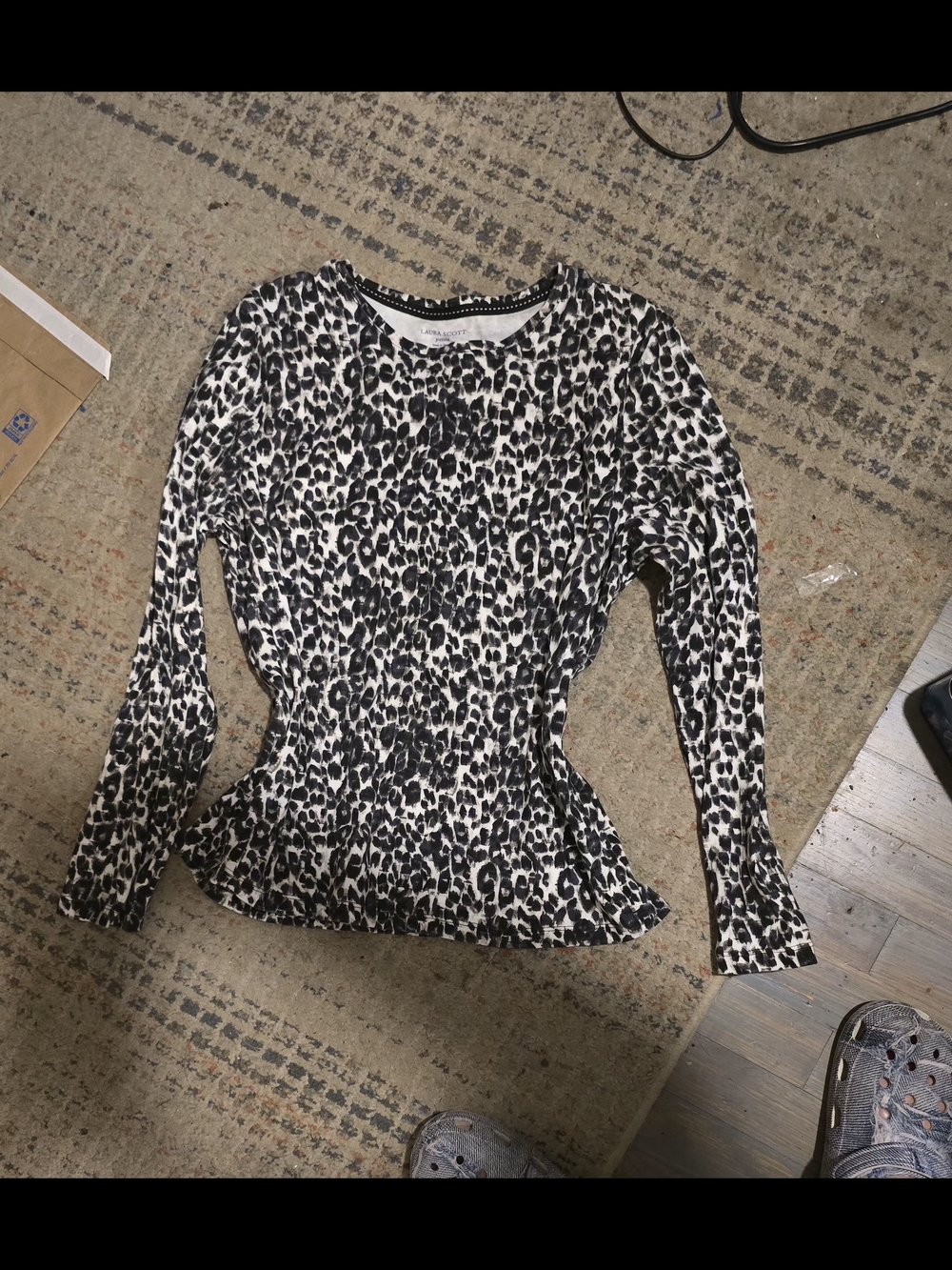 Laura Scott Black & White Leopard Print Long Sleeve Top